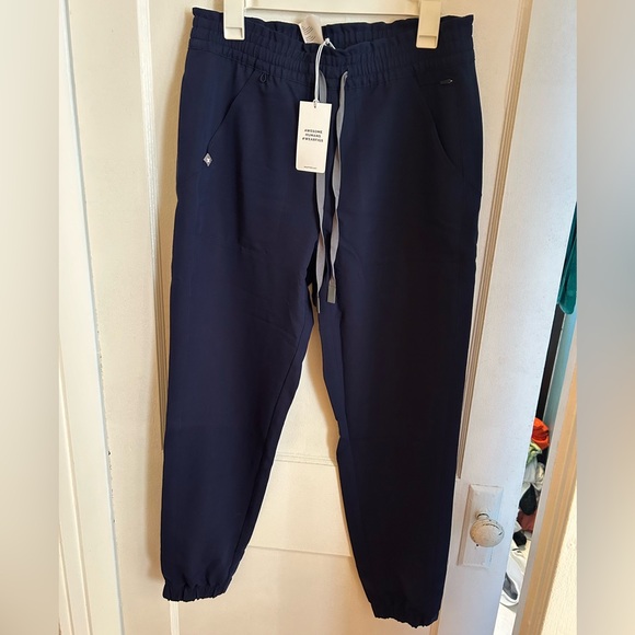 Figs Regina Slim Jogger scrub pants - Picture 2 of 4